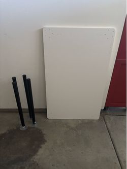 White desk with round feet