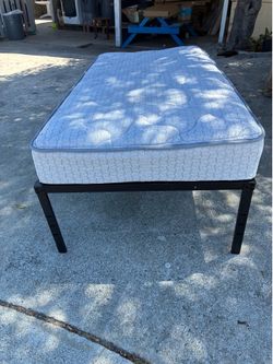 BEAUTIFUL TWIN SIZE BED INCLUDING THE FRAME LIKE NEW AND SEALLY MATTRESS IN GOOD CONDITION