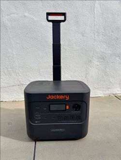 Jackery Explorer 3000 Pro with 2 Solar Panels