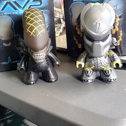Alien Vs Predator TITANS VINYL FIGURES