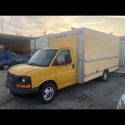 2006 GMC Savannah Box Truck