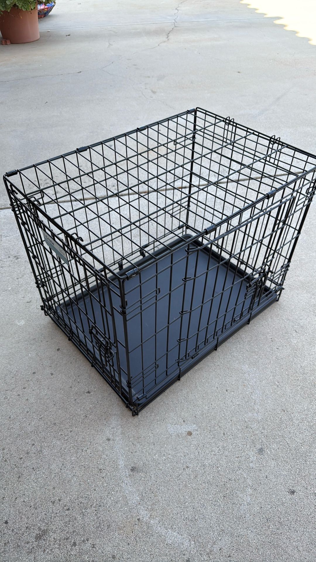 Dog Kennel 24” Long, 18” Wide, 19” Tall