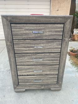 Cajonera seminueba $120