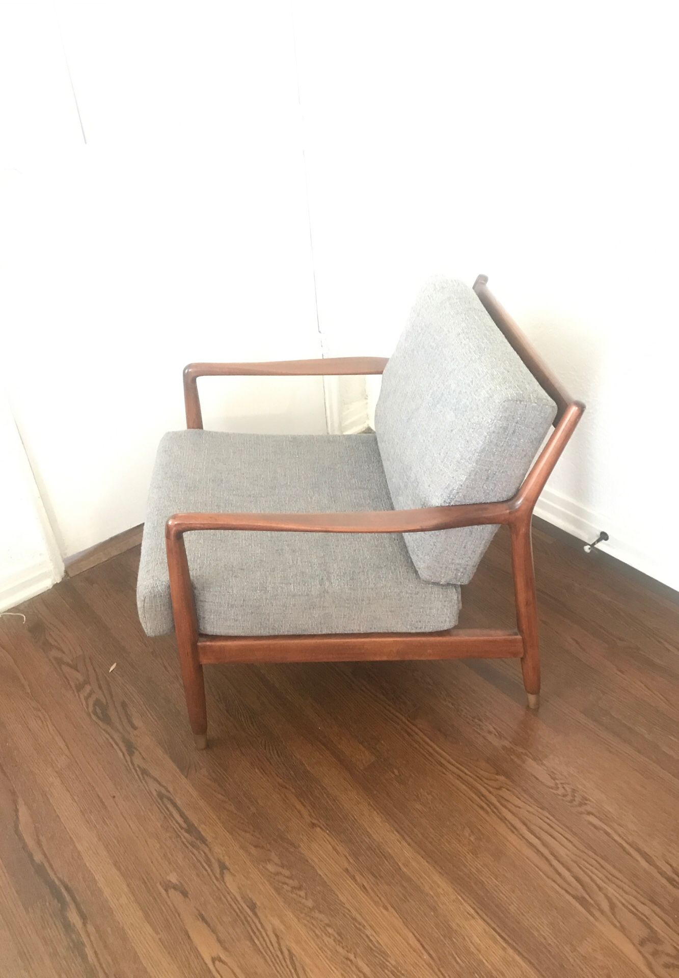 Vintage Mid century modern lounge chair in great condition