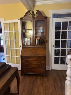 Glass tower desk