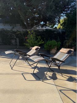 Reclining Patio lounge chairs zero gravity