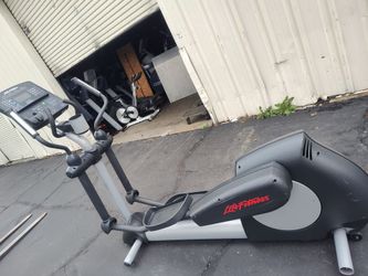 Life Fitness CLSX Integrity Elliptical (Delivery Included)