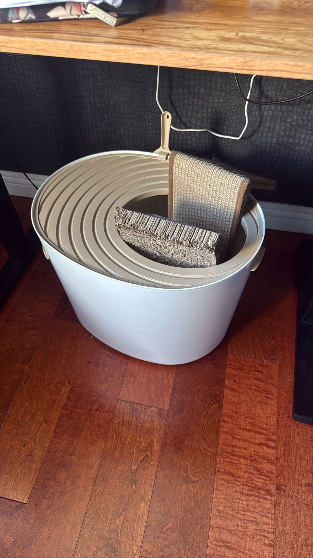Litter box