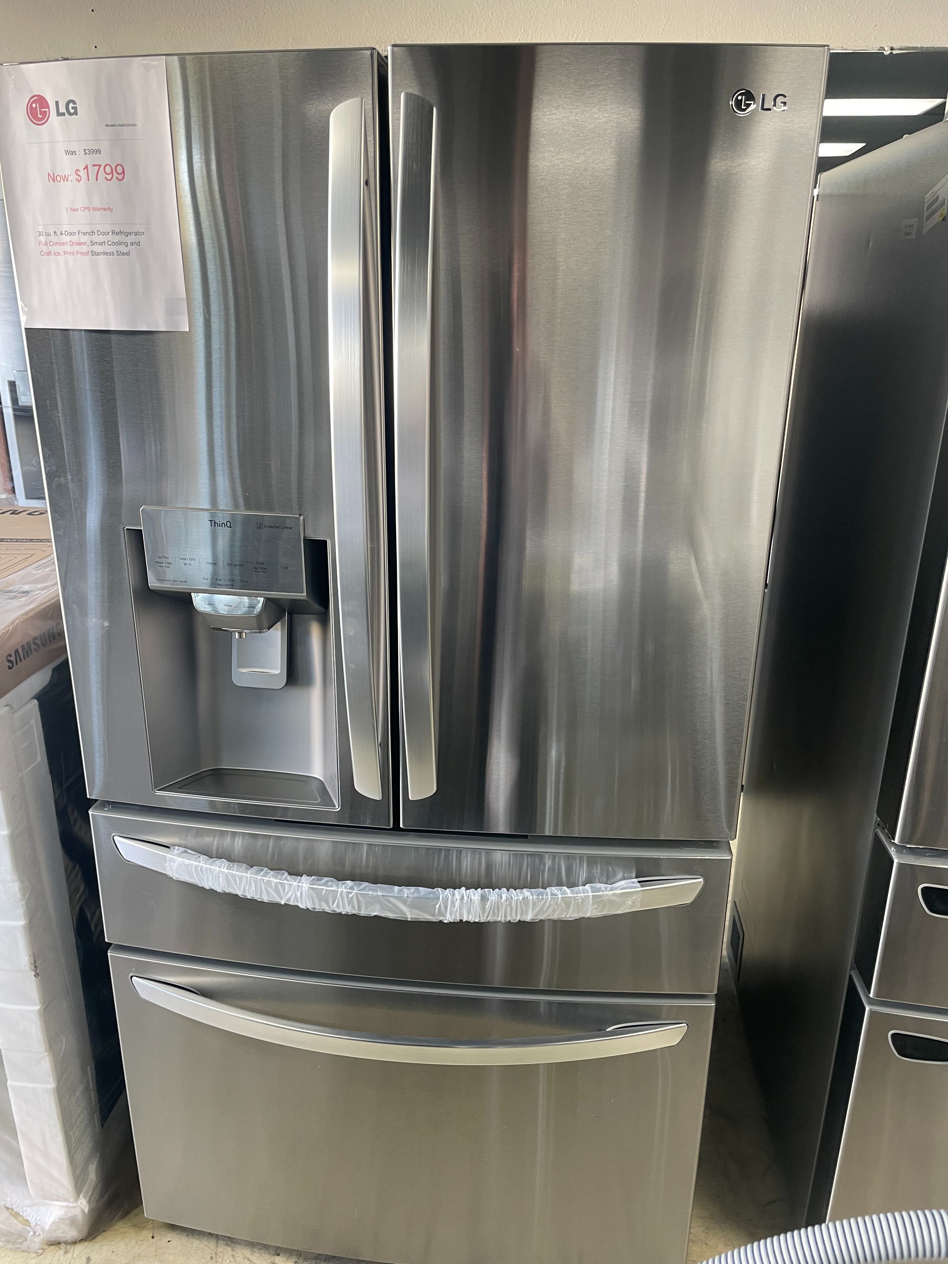 Clearance Sale!LG refrigerator open box with 1 year warranty