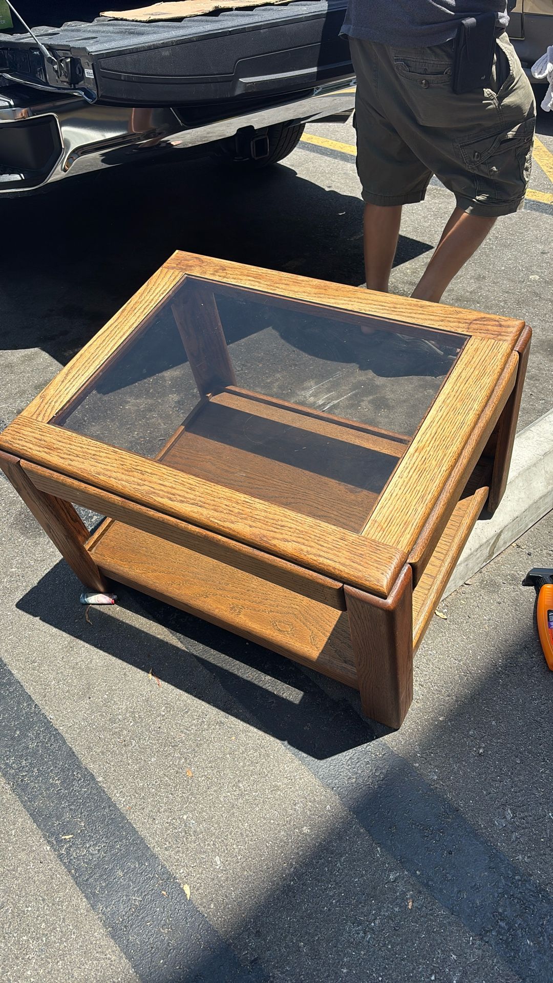 Brown table 20$
