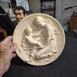Arnaldo Giannelli Signed - Italy 🇮🇹  Plaque Vintage 1979 Humility Mirrors Of Motherhood 9"W Mother & Child Baroque Ivory In Clay & Chalk 3D Effect