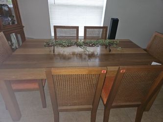 Dinning room table