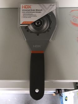 Universal drain wrench