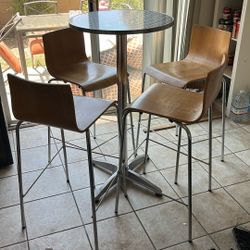 Bar Table And 4 Stools 