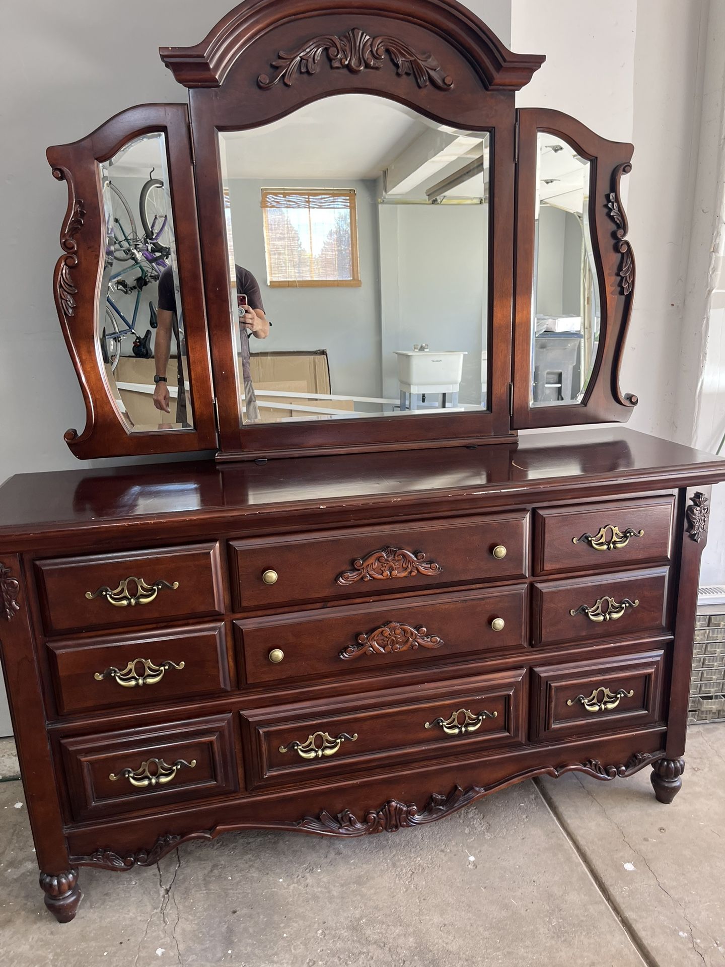 Beautiful mahogany 3 piece Vanity. Dresser,mirror, jewelry armoire