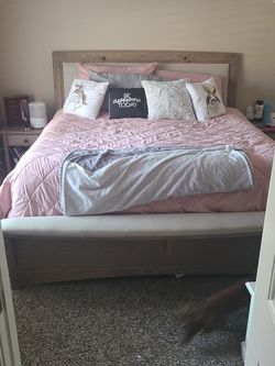 King Bed And End Tables