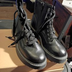 MADDEN GIRL BLACK COMBAT BOOTS  WITH WHITE THREADS