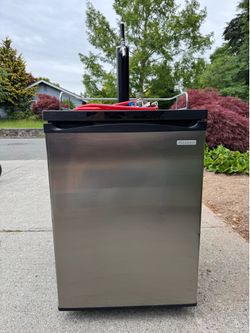 Insignia kegerator