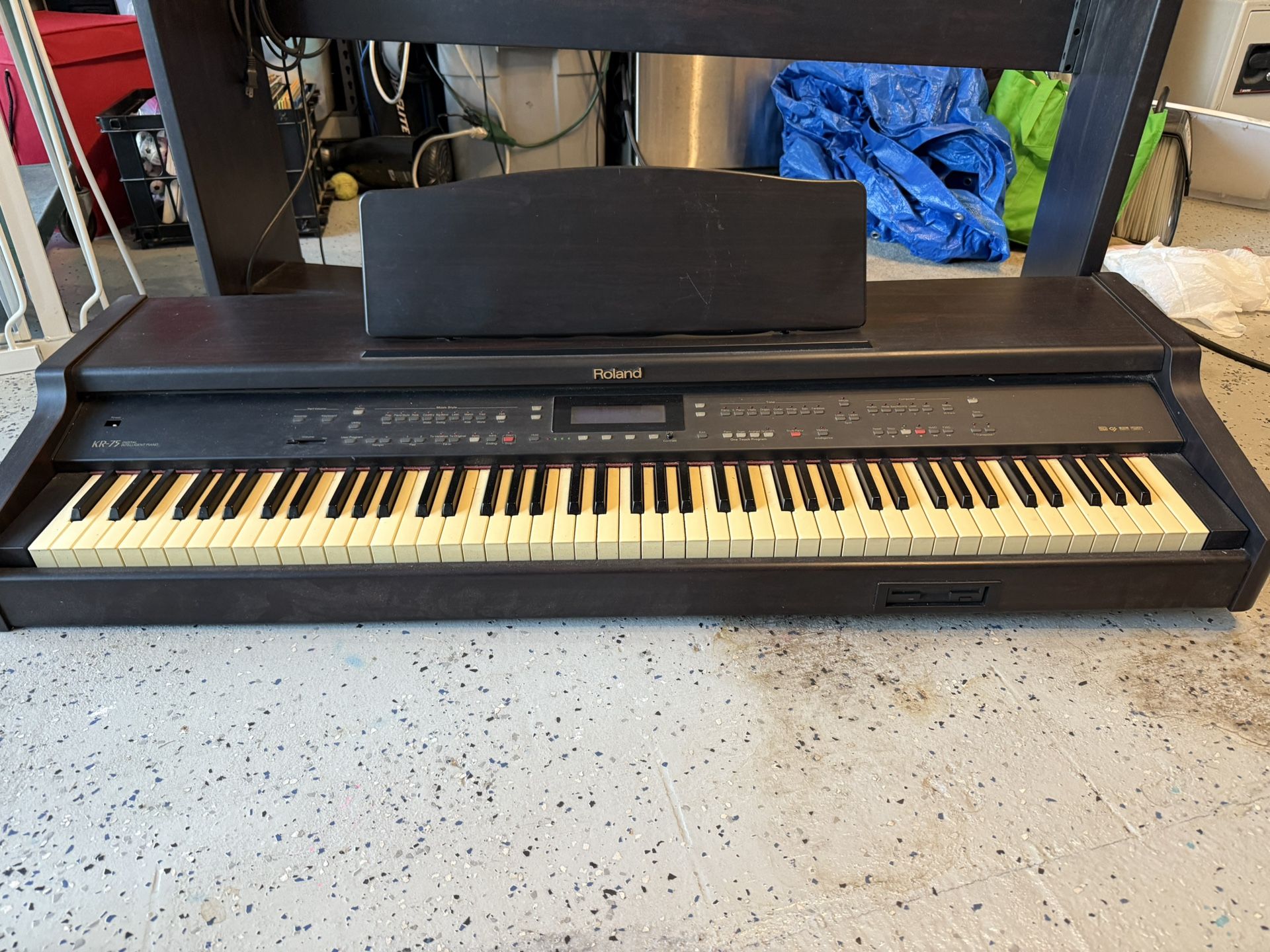 Roland KR 75 Keyboard
