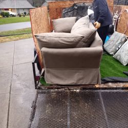 Like NEW SOFA Ready To Deliver. Willing to bargain.