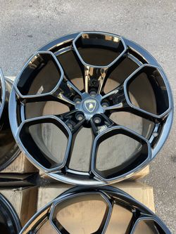 Lamborghini Huracan GIANNO 20” Staggered Wheels Original OEM Gloss Black