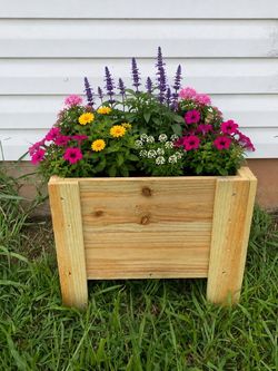 🌿 Handmade Pine Raised Garden Bed Planter – 18” x 15” x 16” – Perfect for Flowers & Vegetables