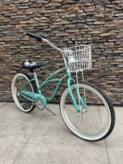 Electra “ Hawaii” 3 Speed 24 inch Beach Cruiser w/ Basket