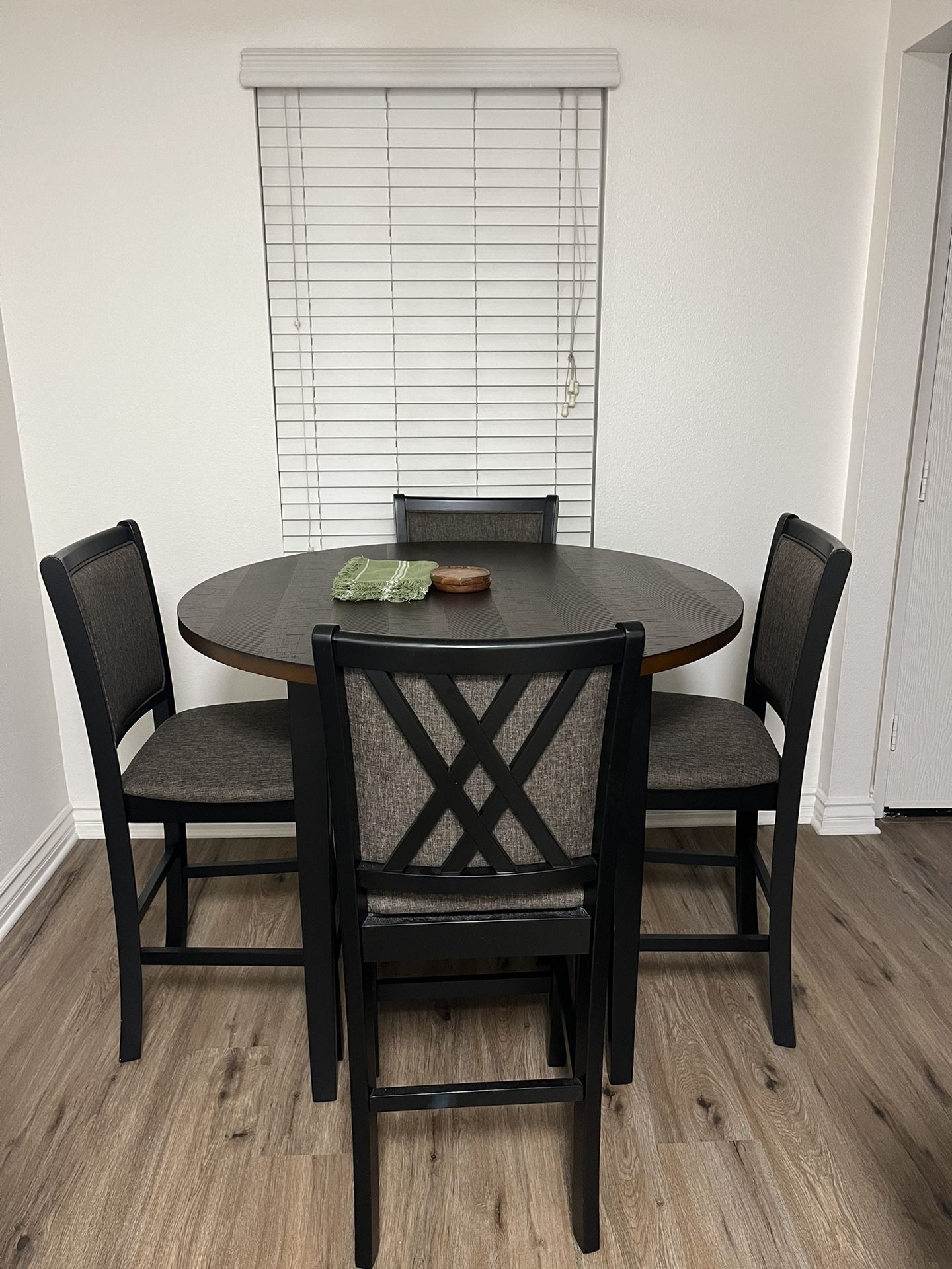 🍽️ Modern Dining Table with 4 Chairs