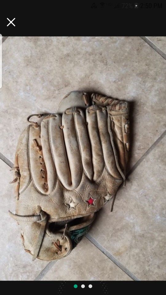 BASEBALL GLOVE