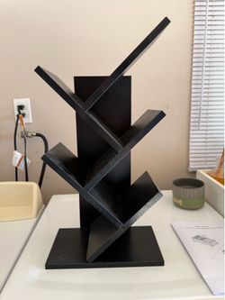 Angled bookshelf