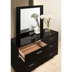 Two piece dresser set with mirror