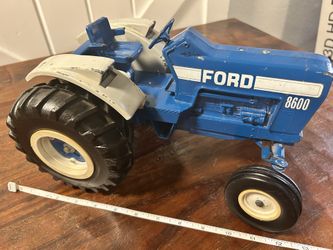 Vintage ERTL Ford 8600 Series Farm Tractor Toy