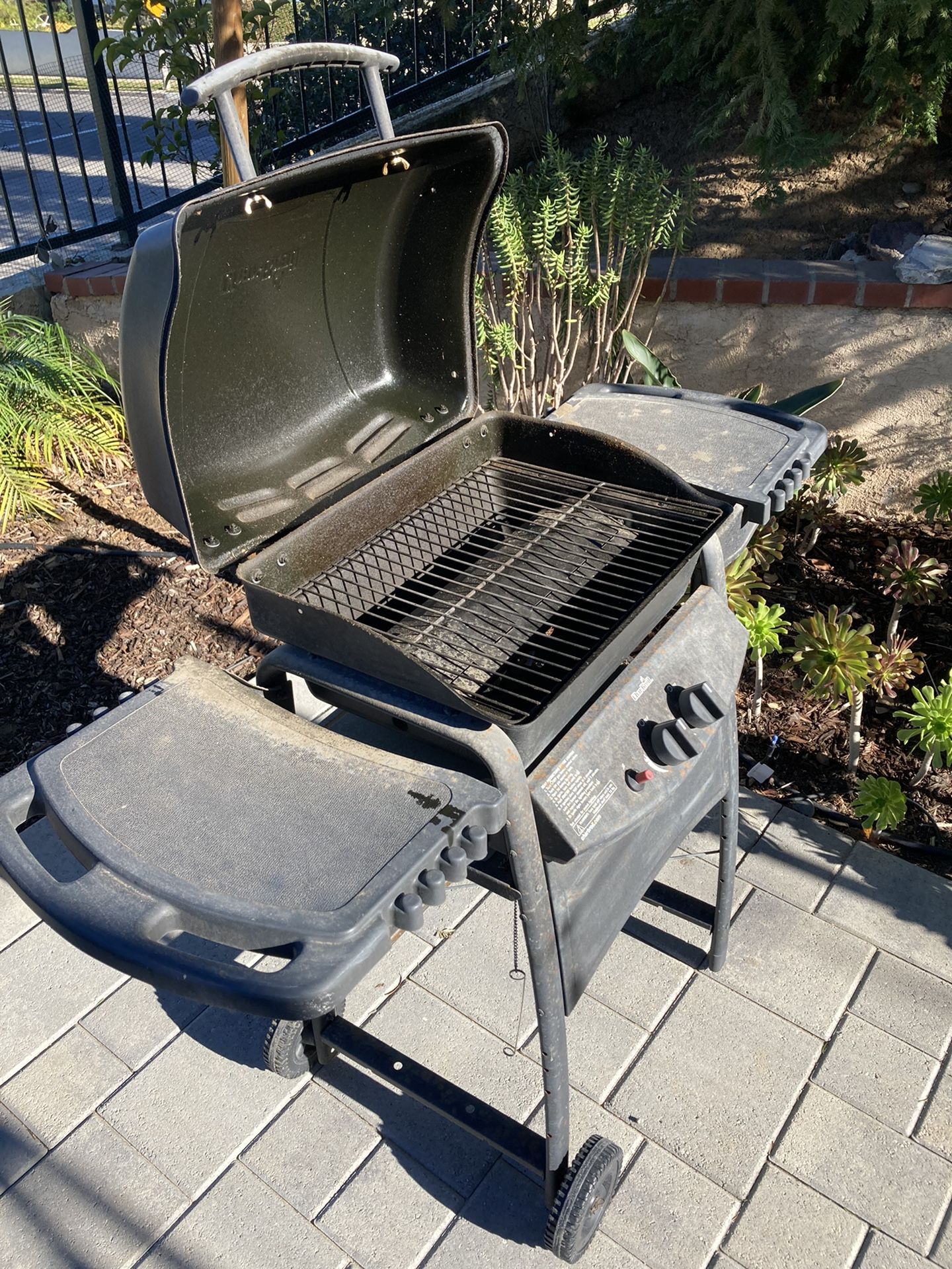 Char-Broil 2 Burner Outdoor Grill