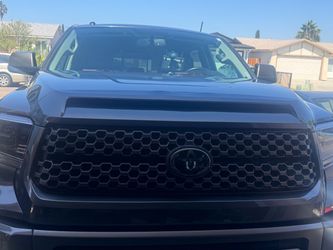 14-21 Toyora Tundra grill and hood trim