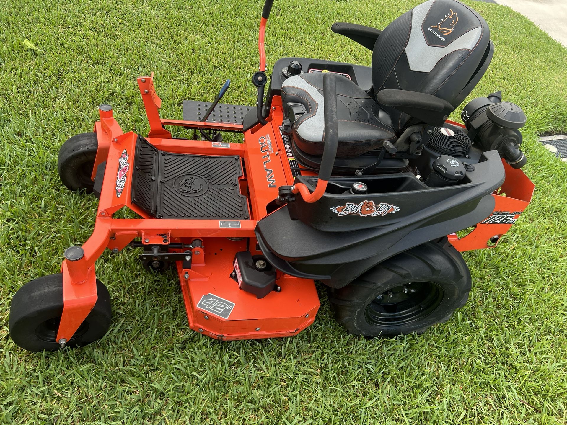 42 And 54 Outlaw Bad Boy Zero Turn Commercial Lawn Mowers