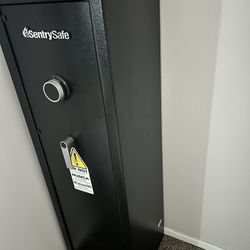 SENTRY SAFE 10-GUN COMBINATION LOCK SAFE 