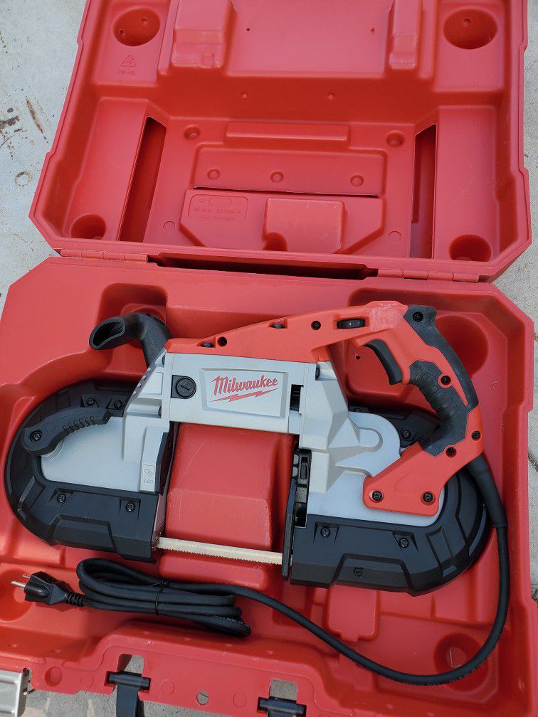 Milwaukee 11 Amp Deep Cut Variable Speed Band Saw for Sale in Los Angeles,  CA OfferUp