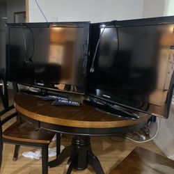 2 Samsung 32’ Black LN32D403E4D