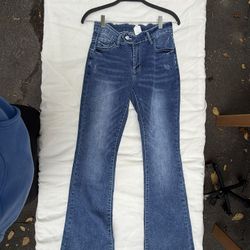 High-waisted blue flare jeans (medium) 