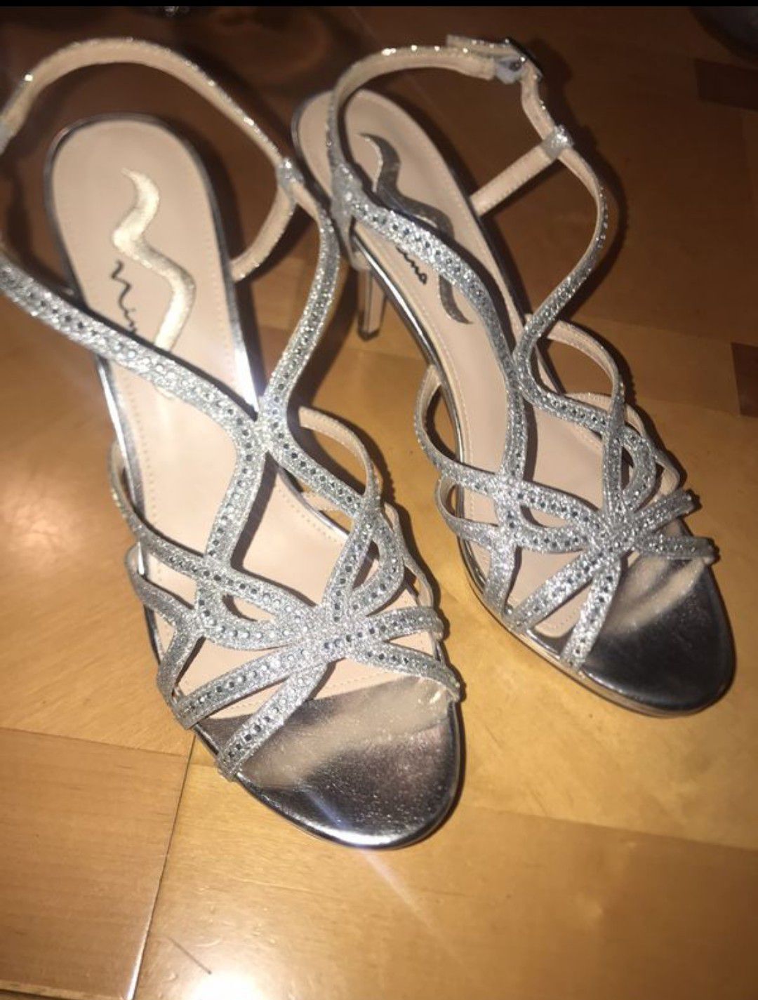 Brand new 9.5 Nina Veralee Silver Sparkly Heels