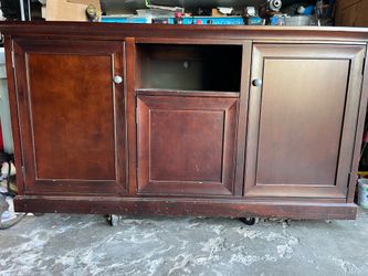 FREE TV CABINET