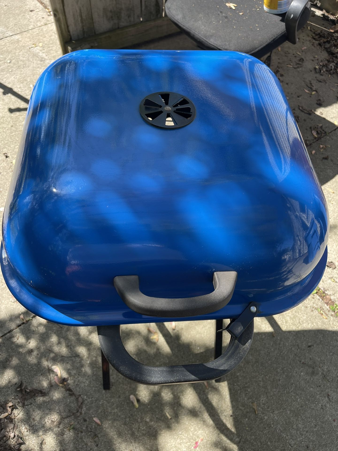 Yard Sale Deals! Portable BBQ Grill, Bush Edger & Shovel – Must Go!