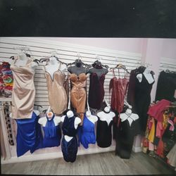 Woman's Clothes Sale Over 300pcs $800