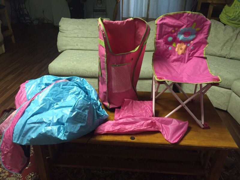 Girls beach chair and tent like new..