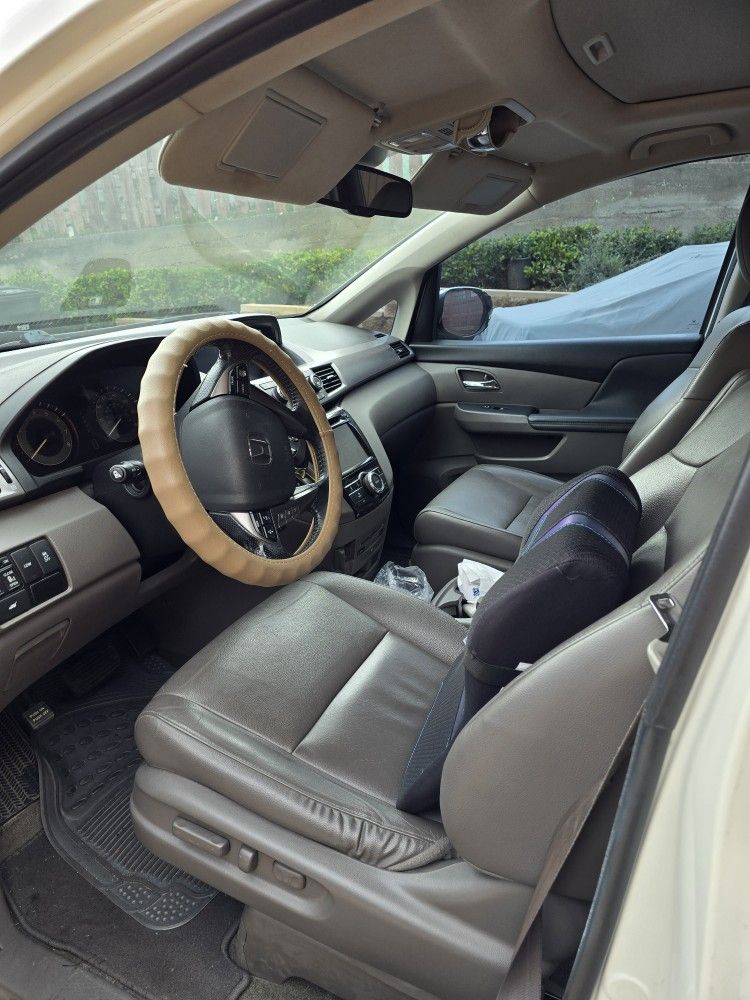 Awesome 2015 HONDA Odyssey EX-L, 106KM,8 Seats, Trailer Hitch,Save Gas