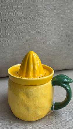 Ceramic lemon juicer mug