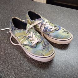 Woman Vans  Size. 8.5.  Bottoms Like New