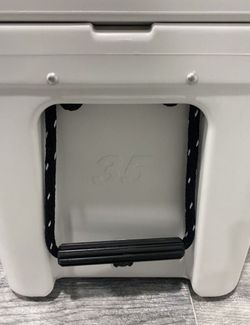 Harvest Red Yeti 35 Cooler for Sale in San Antonio, TX - OfferUp