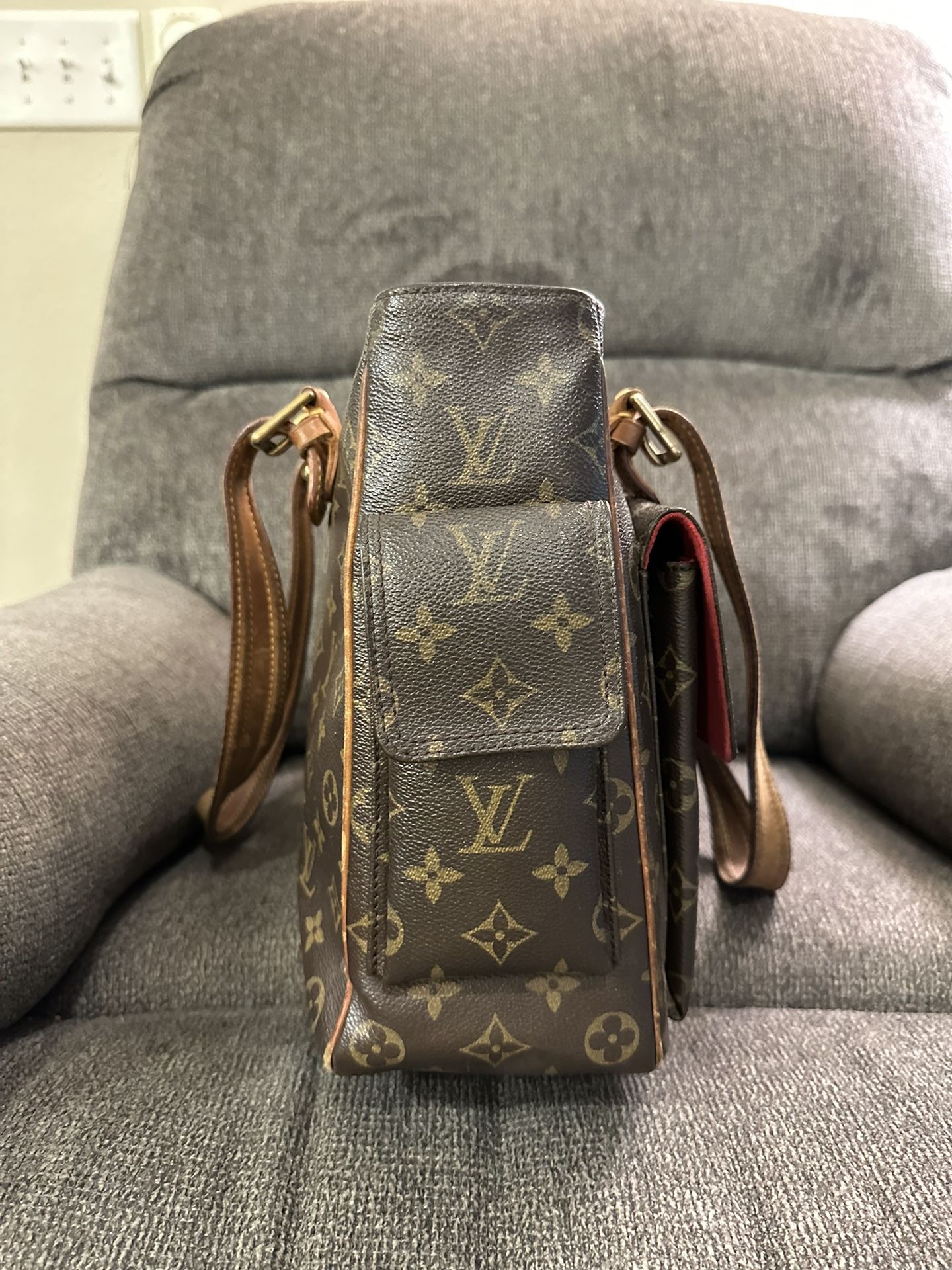 Louis Vuitton Chelsea Multipli Cite Tote GM Bag for Sale in Hillsboro