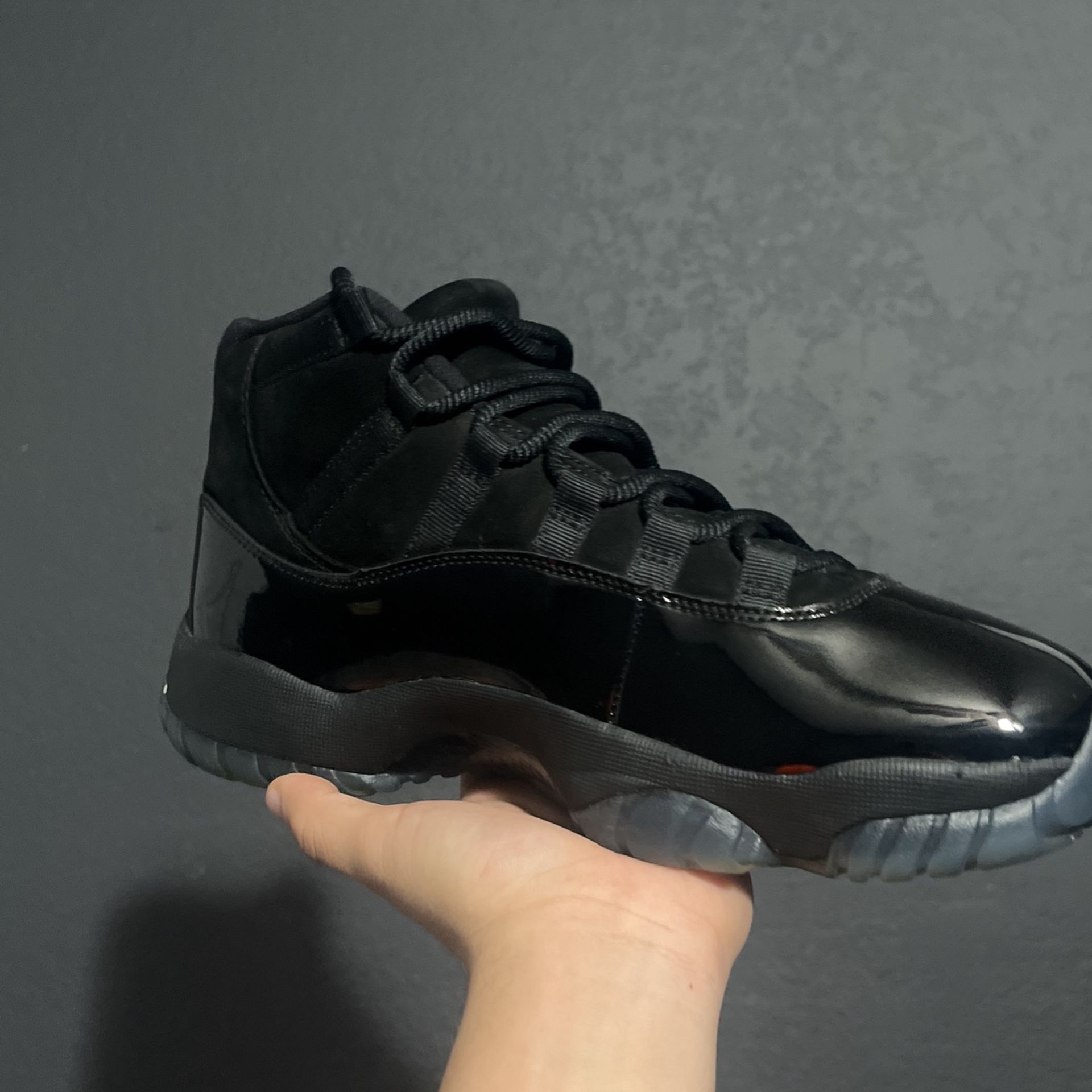 Jordan 11s Cap and Gown for Sale in Los Angeles, CA - OfferUp